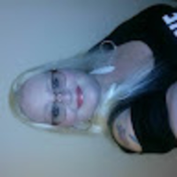 Meet your Posher, Kae - Picture 1 of 1